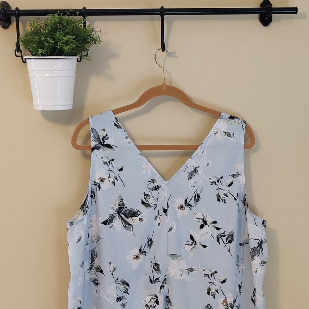 Ice Blue Floral sleeveless shirt from Nordstrom - Fits 1X best